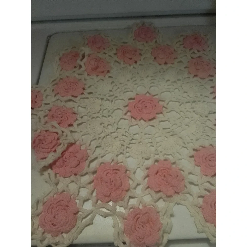 Vintage Handmade Pink & White Crochet Garden‎ Rose Table Doily 19